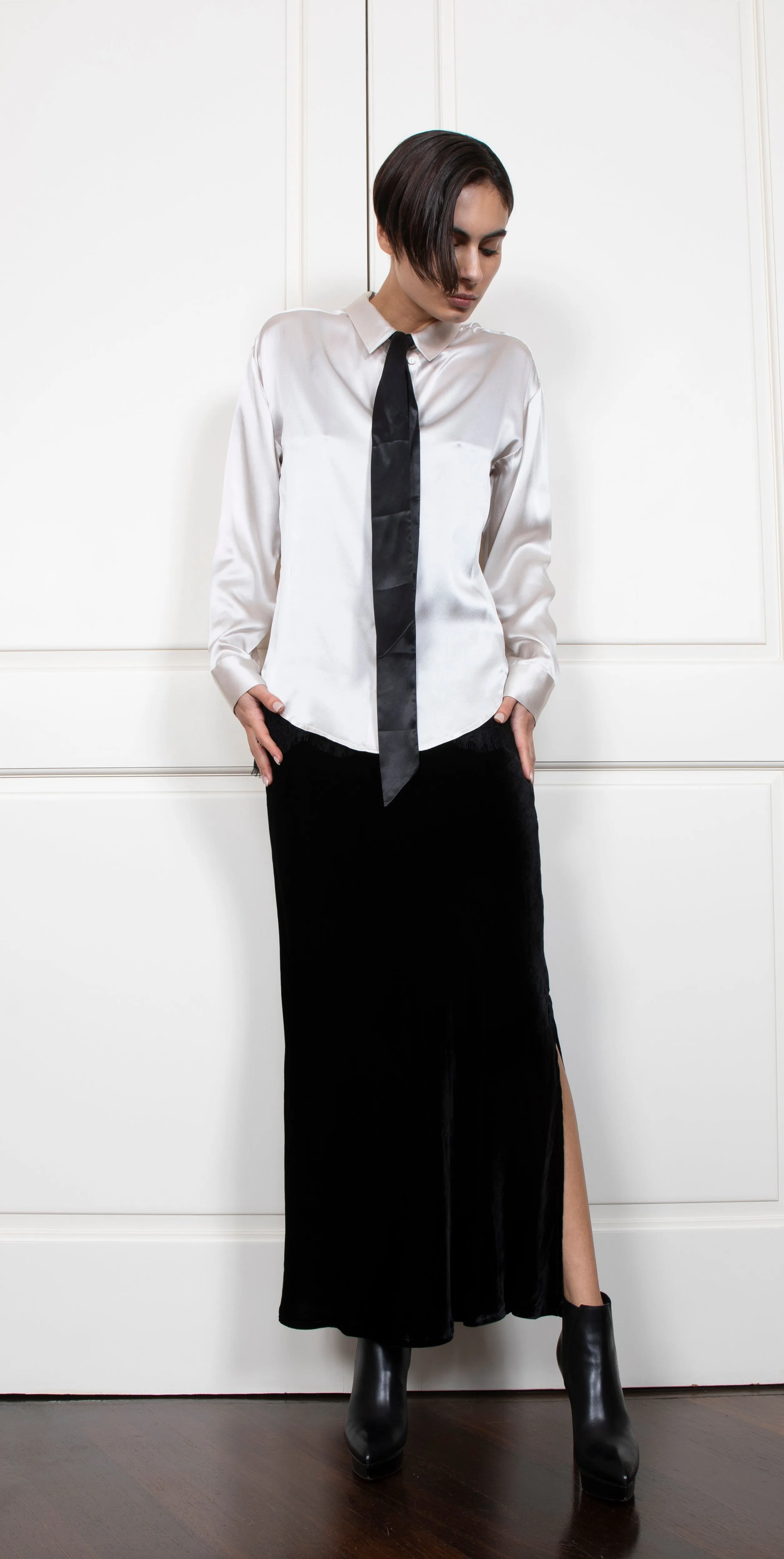 Classic Tie Shirt - Antique White/Black Tie