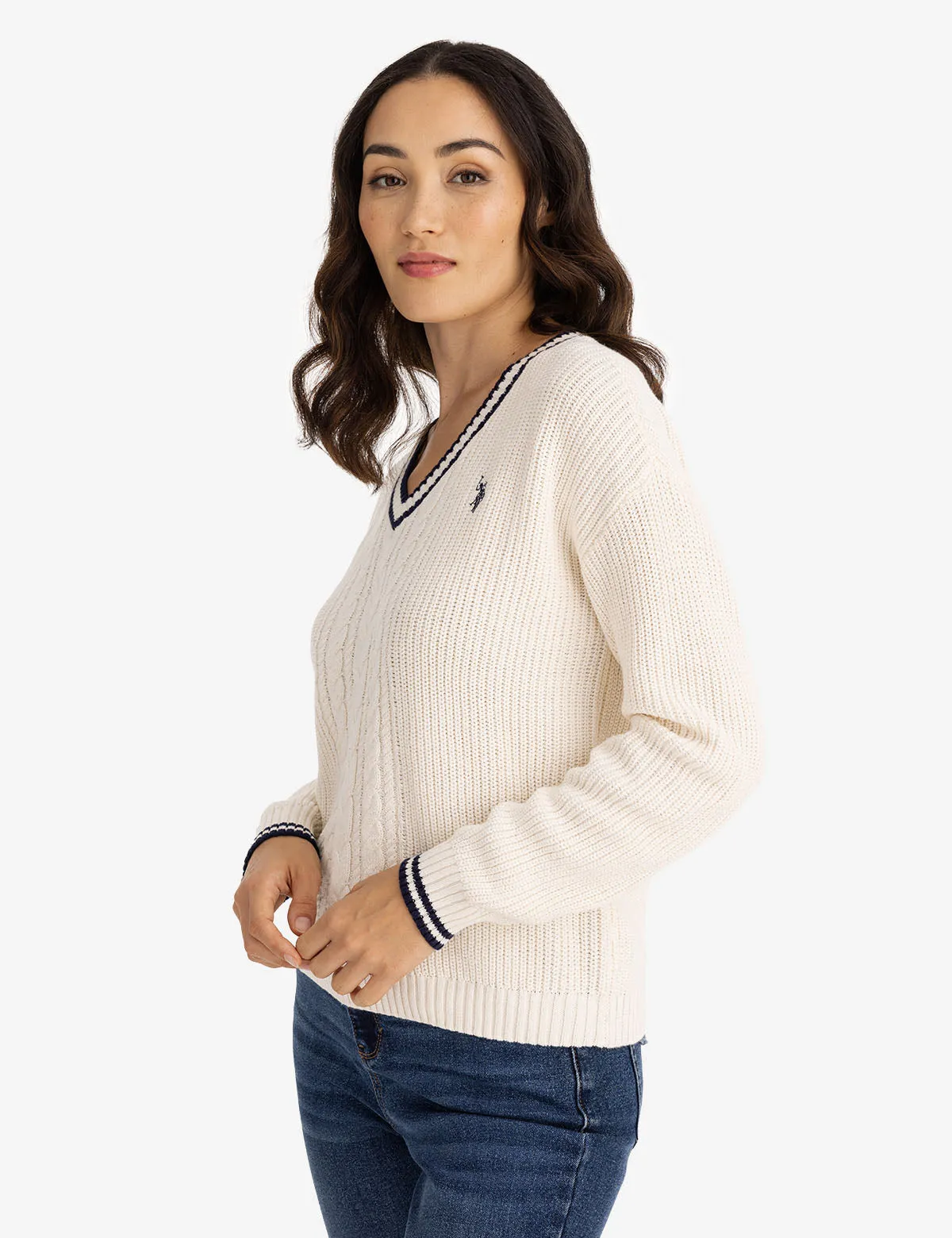 TIPPED CABLE V-NECK SWEATER